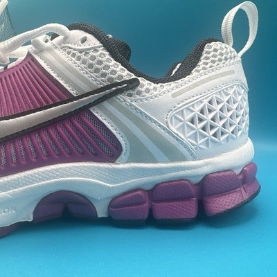Nike Vomero Youth Size 7 (Ladies Size 8.5) Brand  New !