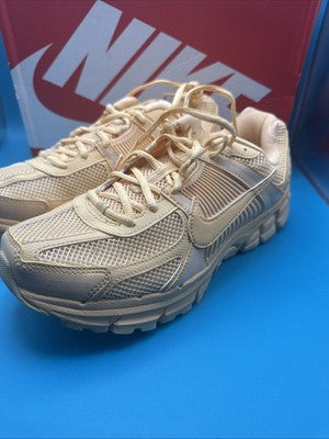Nike Zoom Vomero 5 Mens Size  11.5-Gold Yellow Brand New !