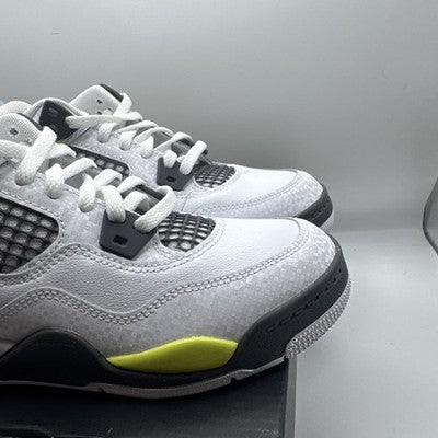 Air Jordan 4 Grade School “ Light Lemmon Twist” Women’s Size 2.5 Brand New!