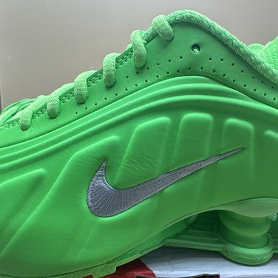 Size 6.5 - Nike Shox R4 Green Strike W Brand New !