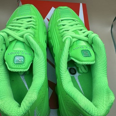 Size 6.5 - Nike Shox R4 Green Strike W Brand New !