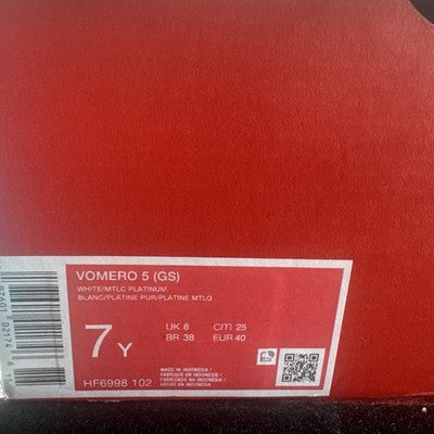 Nike Vomero Youth Size 7 (Ladies Size 8.5) Brand  New !