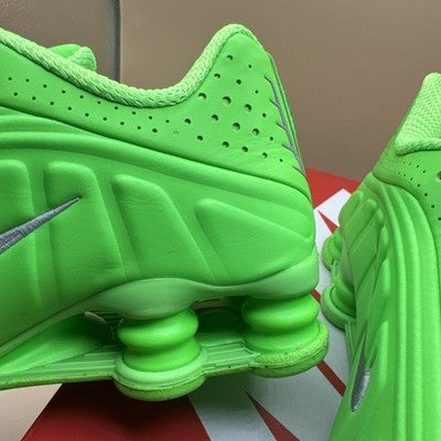 Size 7- Nike Shox R4 Green Strike W Brand New !