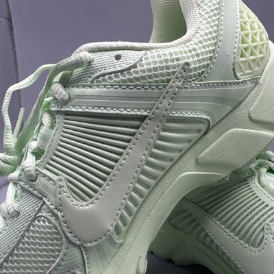 Men’s Size 11-Nike Air Zoom Vomero 5 Vapor Green