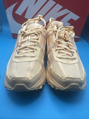 Nike Zoom Vomero 5 Mens Size 9 Gold Yellow Brand New !