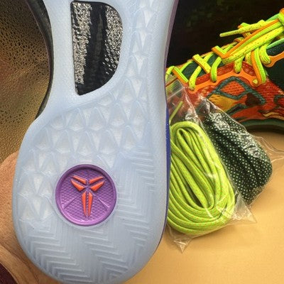 Kobe VIii “ What The “ Brand New Mens Size 9.5