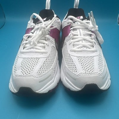 Nike Vomero Youth Size 7 (Ladies Size 8.5) Brand  New !