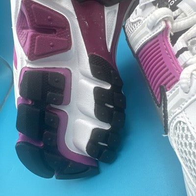 Nike Vomero Youth Size 6 ( Ladies Size 7.5) Brand  New !
