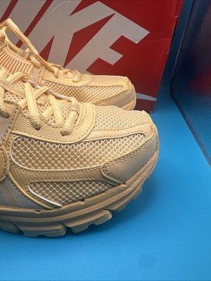 Nike Zoom Vomero 5 Mens Size 9 Gold Yellow Brand New !