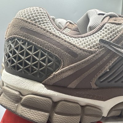 Size 10- Nike Air Zoom Vomero 5 Mink Brown Brand New ! Great For Fall !!