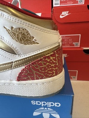 Size 3.5 (GS) - Jordan 1 Mid NC To Chi 2023