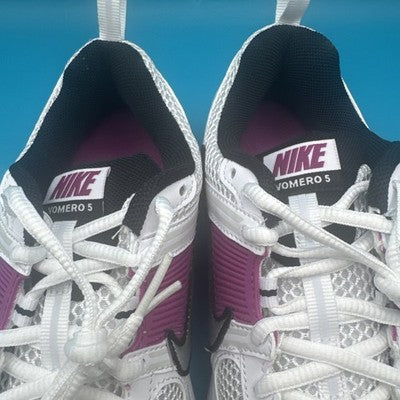 Nike Vomero Youth Size 6 ( Ladies Size 7.5) Brand  New !