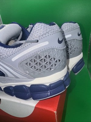 Size 10.5 - Nike Air Zoom Vomero 5 Yankees