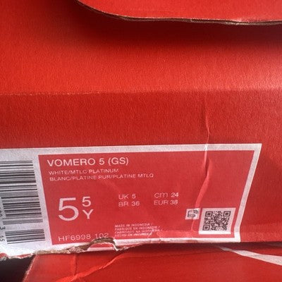 Nike Vomero Youth Size 6 ( Ladies Size 7.5) Brand  New !