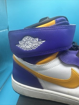 Magic Johnson Signed Left Nike Air Jordan 1 2022 Lakers Shoe Authenticated !!