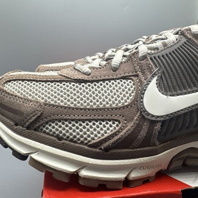 Size 10- Nike Air Zoom Vomero 5 Mink Brown Brand New ! Great For Fall !!