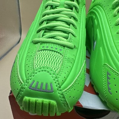 Size 6.5 - Nike Shox R4 Green Strike W Brand New !