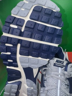 Size 10.5 - Nike Air Zoom Vomero 5 Yankees