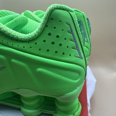 Size 6.5 - Nike Shox R4 Green Strike W Brand New !