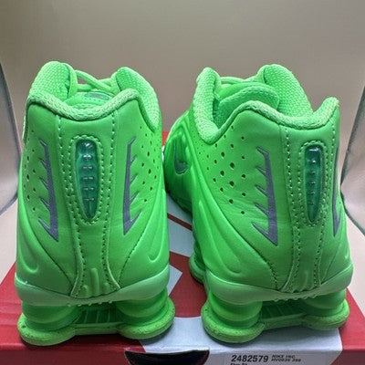 Size 6.5 - Nike Shox R4 Green Strike W Brand New !