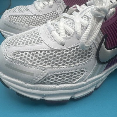 Nike Vomero Youth Size 6 ( Ladies Size 7.5) Brand  New !