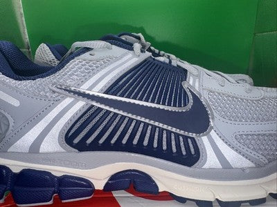 Size 10.5 - Nike Air Zoom Vomero 5 Yankees
