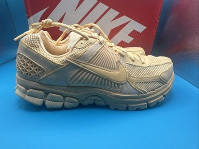 Nike Zoom Vomero 5 Mens Size  10 Gold Yellow Brand New !