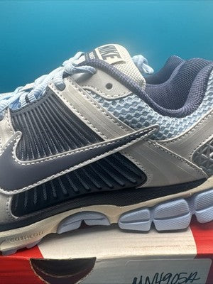Nike- Zoom Vomero 5 Mens Size 10  Blue Photon Dust Pale Ivory Brand New !