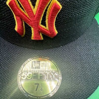 New York Yankees 59/fifty New Era Hat Size 7 1/4 BranNew ! Retails For $49.99!