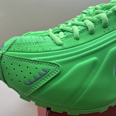 Size 6.5 - Nike Shox R4 Green Strike W Brand New !