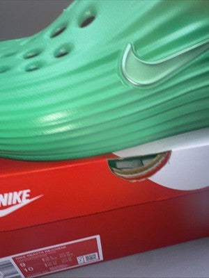 Size 10-Nike ReactX Rejuven8 Stadium Green Brand New !