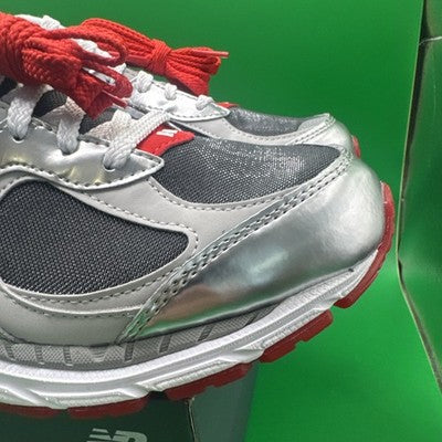 NEW BALANCE 2002R “ TINSEL” Men’s Size 10.5 Brand New Great Christmas Shoe!!
