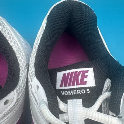 Nike Vomero Youth Size 6 ( Ladies Size 7.5) Brand  New !