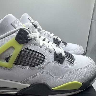 Air Jordan 4 Grade School “ Light Lemmon Twist” Women’s Size 7.5 Brand New!