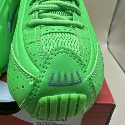 Size 6.5 - Nike Shox R4 Green Strike W Brand New !