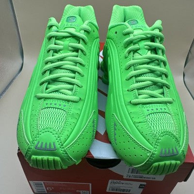 Size 6.5 - Nike Shox R4 Green Strike W Brand New !