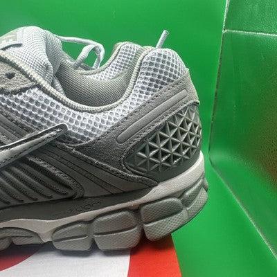 Men's Nike Zoom Vomero 5 Dark Stucco/Phantom Size 8 Brand New !