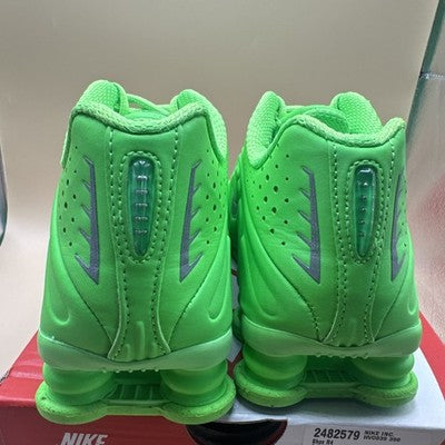 Size 6.5 - Nike Shox R4 Green Strike W Brand New !