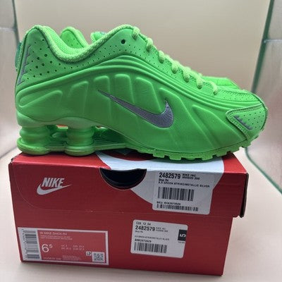 Size 6.5 - Nike Shox R4 Green Strike W Brand New !