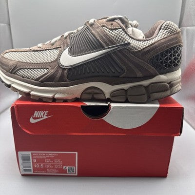 Size 10- Nike Air Zoom Vomero 5 Mink Brown Brand New ! Great For Fall !!