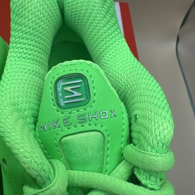 Size 6.5 - Nike Shox R4 Green Strike W Brand New !
