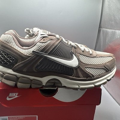 Size 10- Nike Air Zoom Vomero 5 Mink Brown Brand New ! Great For Fall !!