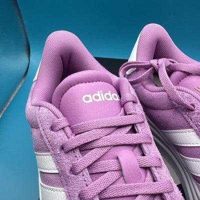 Women’s Size  8-Adidas  bold platform sneaker Brand New Retails For $110