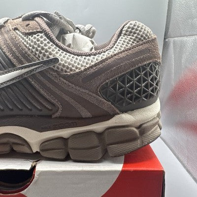 Size 10- Nike Air Zoom Vomero 5 Mink Brown Brand New ! Great For Fall !!