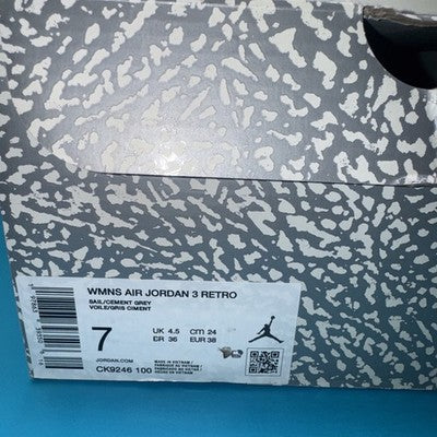 Jordan 3 Women’s “ sail Metallic Silver “ Size 7 Brand New !