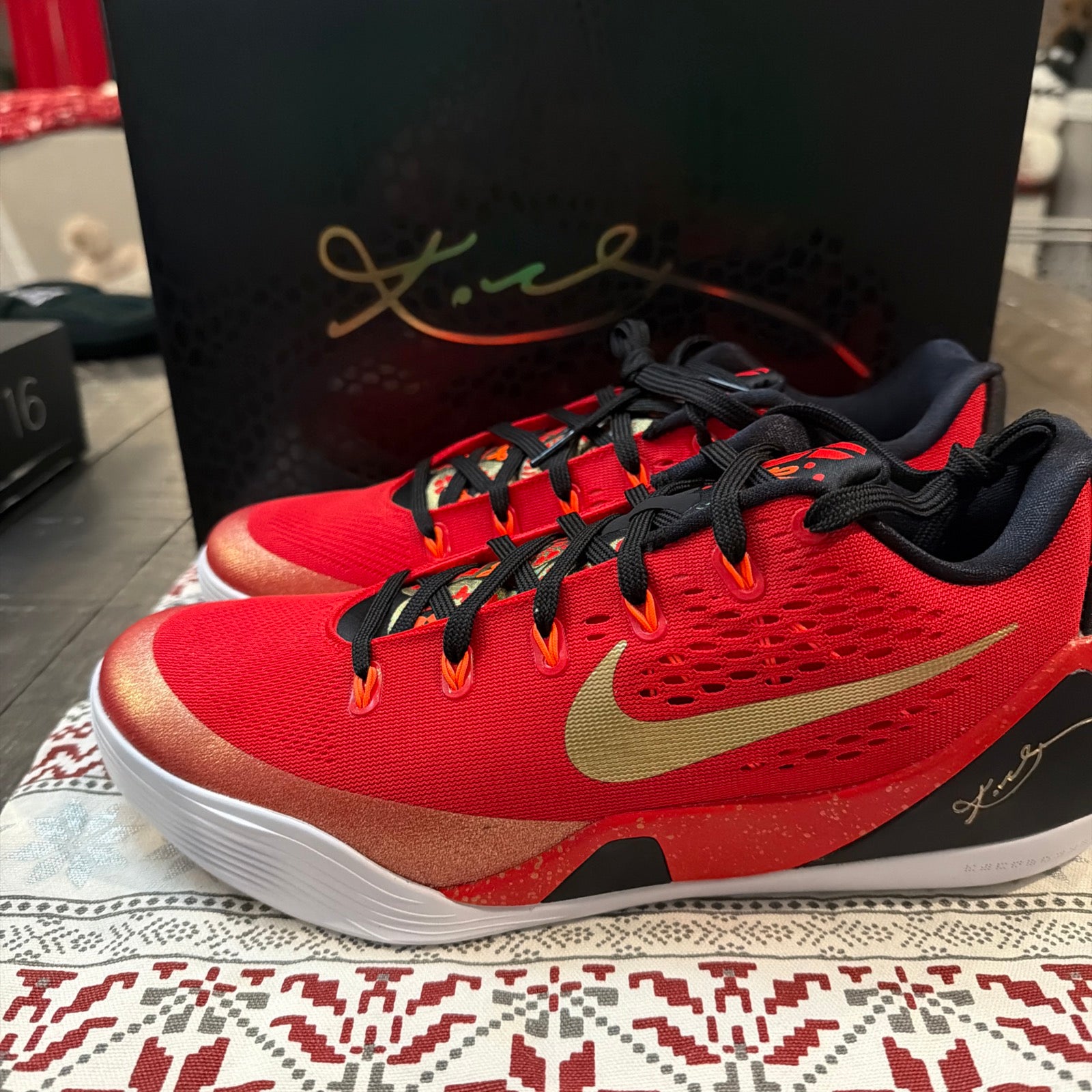 Kobe IX EM PROTRO MENS SIZE 11 BRAND NEW!