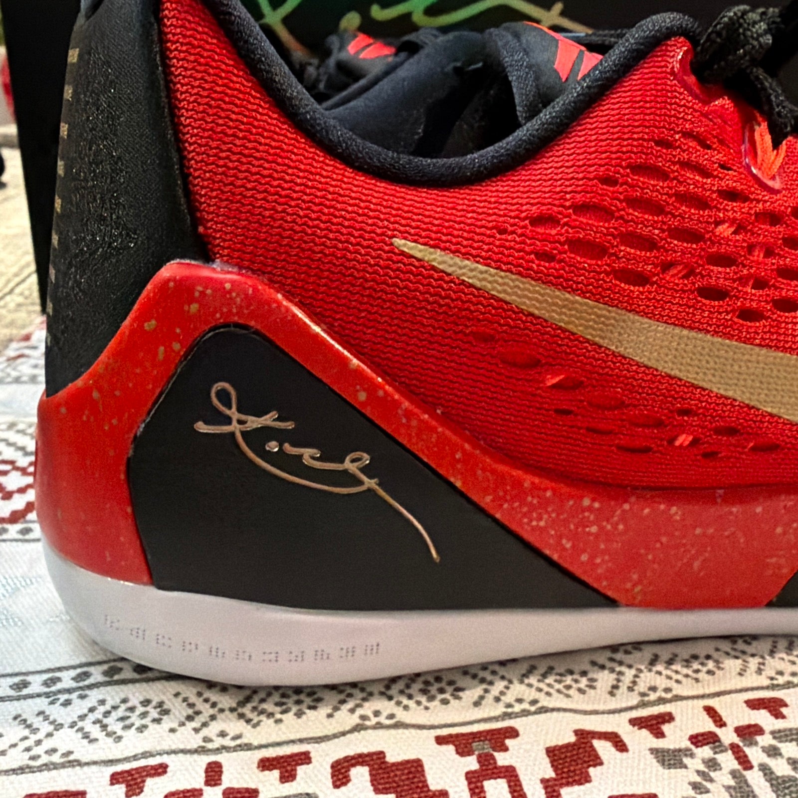 Kobe IX EM PROTRO MENS SIZE 11 BRAND NEW!