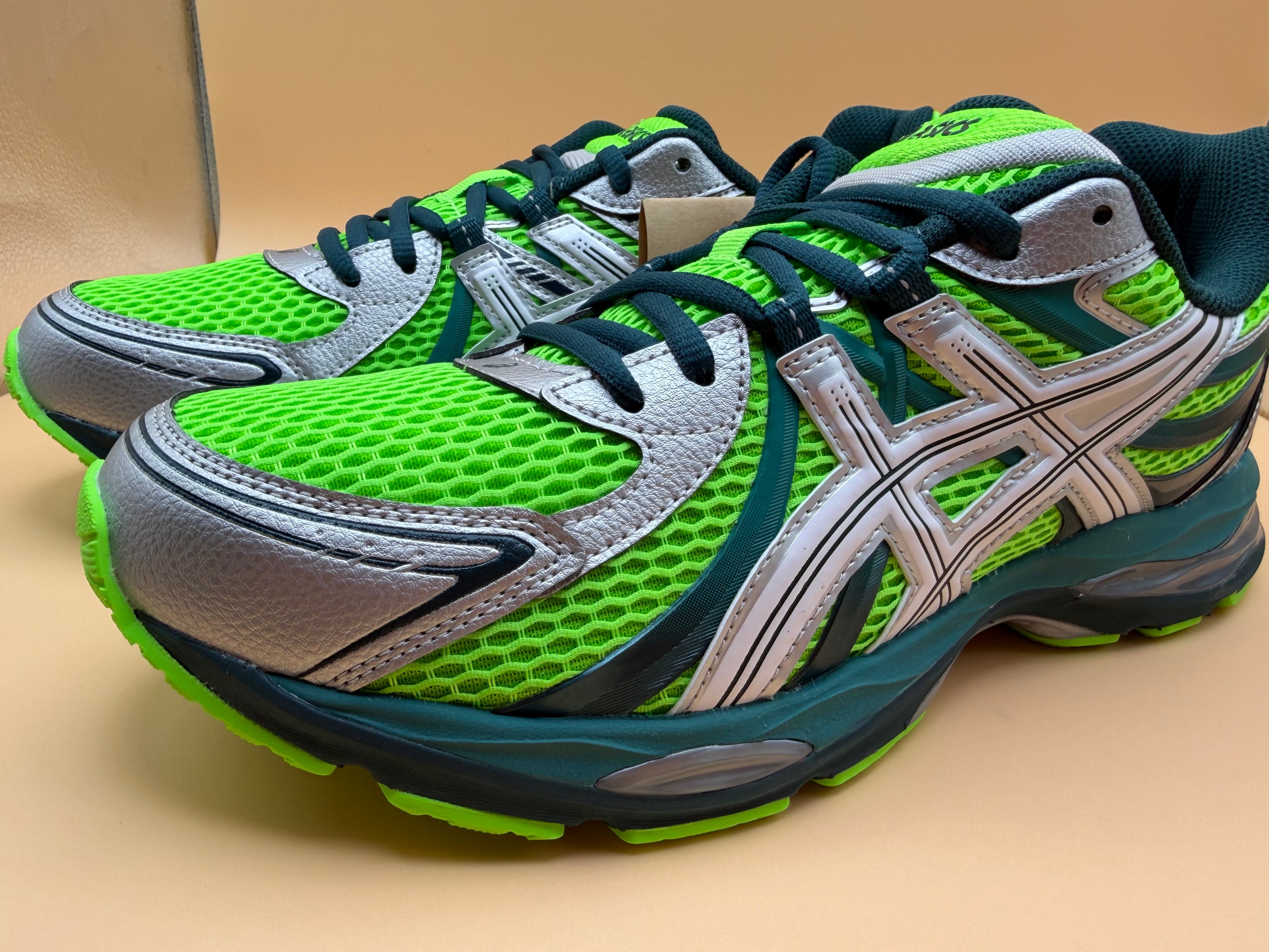Asics Gel Sekiran green gecko Mens Brand new!!