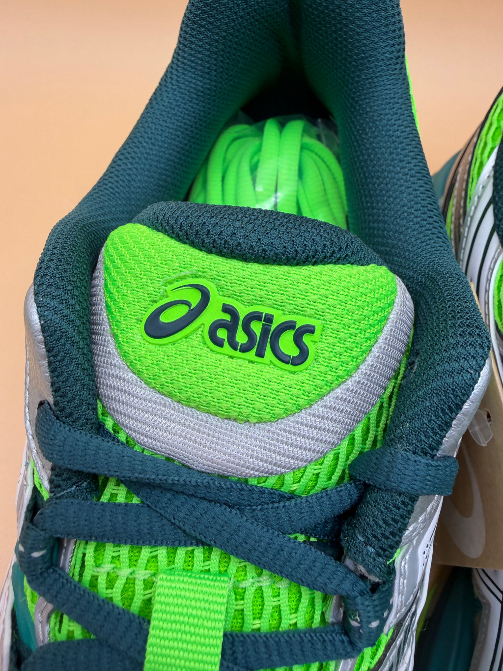 Asics Gel Sekiran green gecko Mens Brand new!!